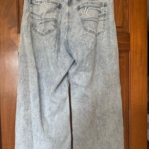 AE Distressed High Rise Baggy Jeans